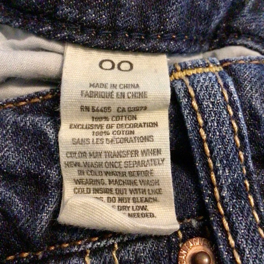 American Eagle Mid Rise Distressed Cut Off Jeans 00